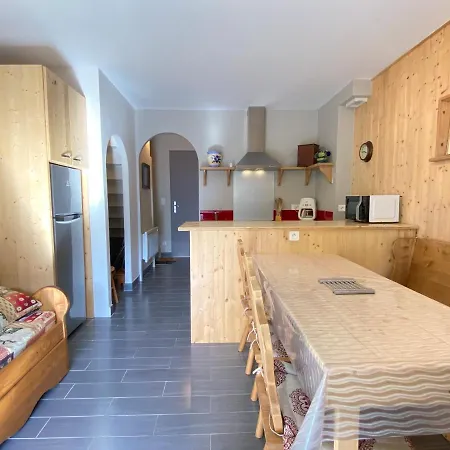 Joli 60m2 Proche Du Centre. Parking. Balcon Apartment